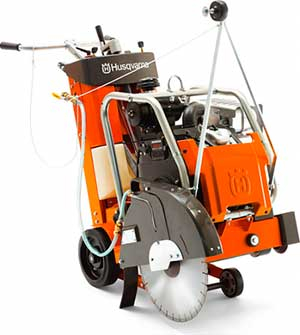 Резчик швов HUSQVARNA FS-524 в прокат в Иркутске. У нас лучшая цена за сутки! Возможность взять в аренду с выгодной скидкой до 40% при экспресс доставке 24/7. И помните, ночью стоимость еще дешевле на 30%! #арендапрокат #виброплита #выгодно